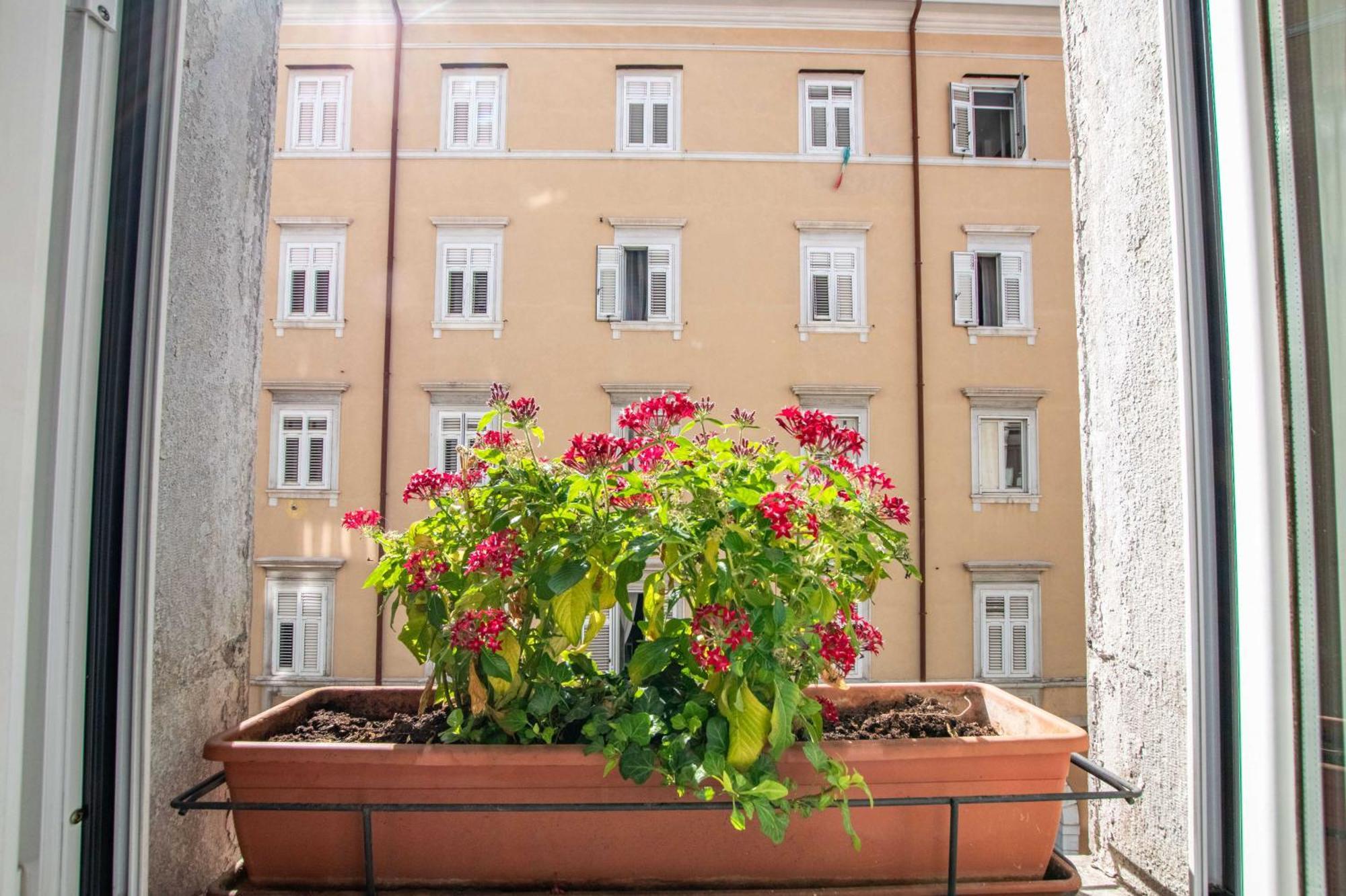 White Tower Guesthouse Trieste Extérieur photo