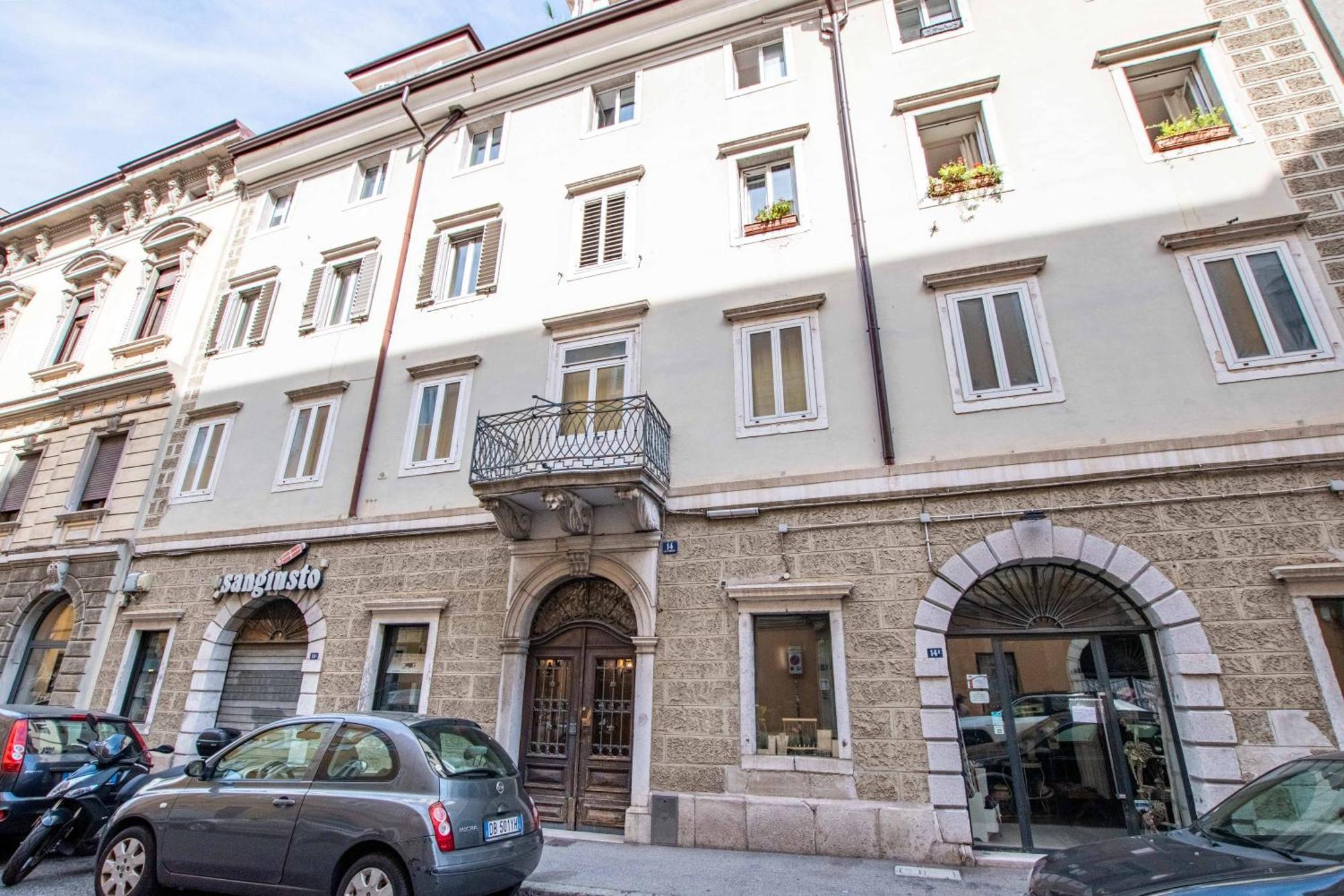 White Tower Guesthouse Trieste Extérieur photo